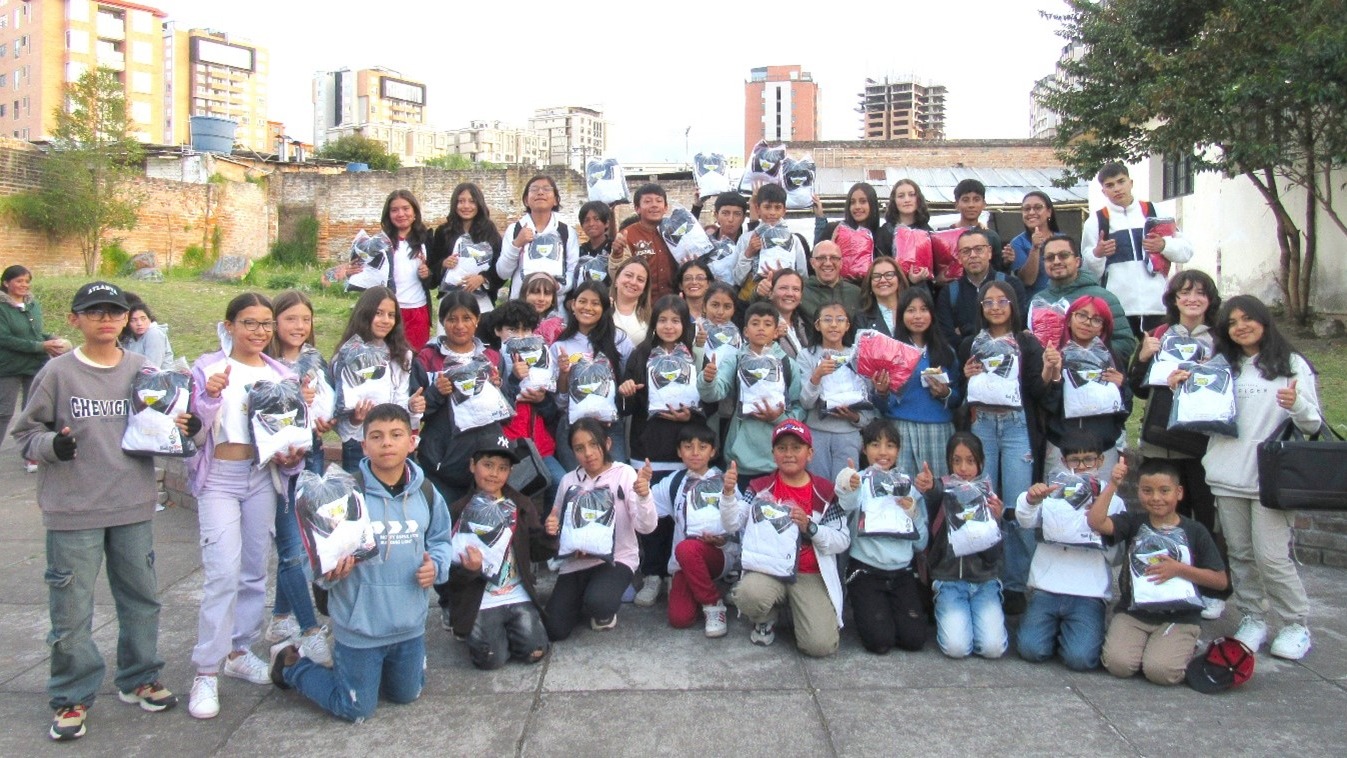 El Instituto Cancerológico de Nariño entrega uniformes a la Banda Sinfónica Infantil